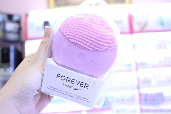 Forever pure – Električni čistilec za kožo slider